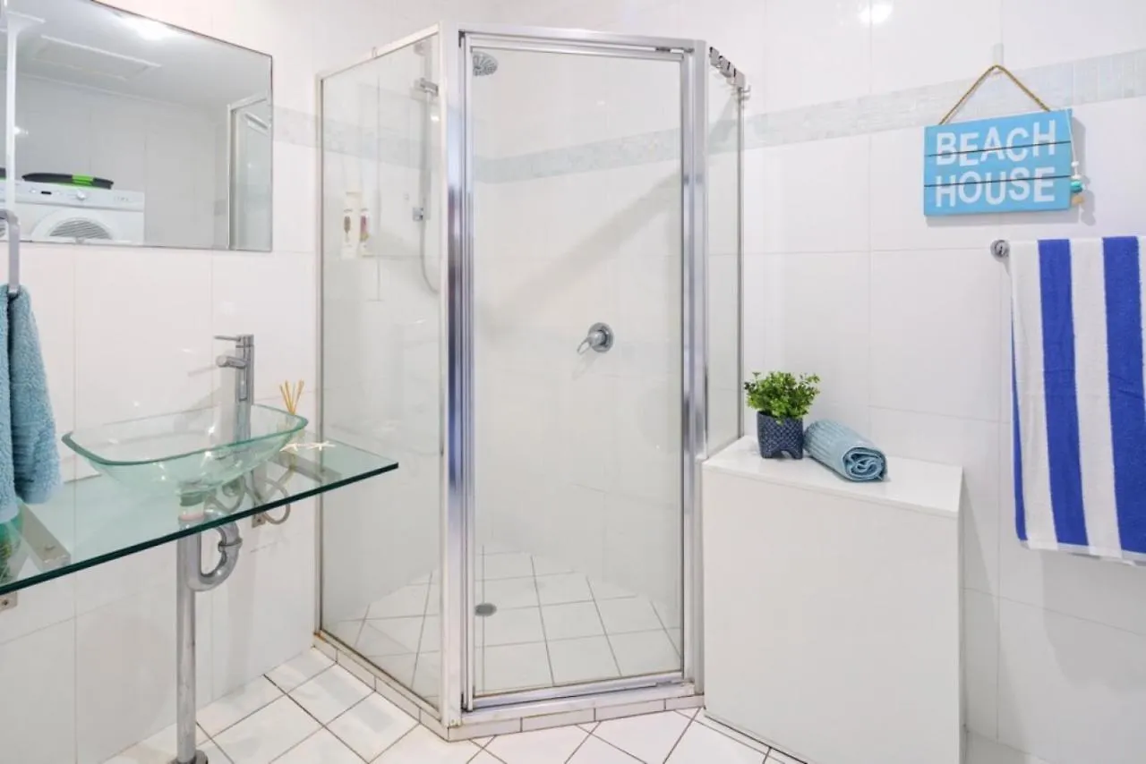 Coastal Retreat, Private, Wine, Netflix Apartment Buddina Australia