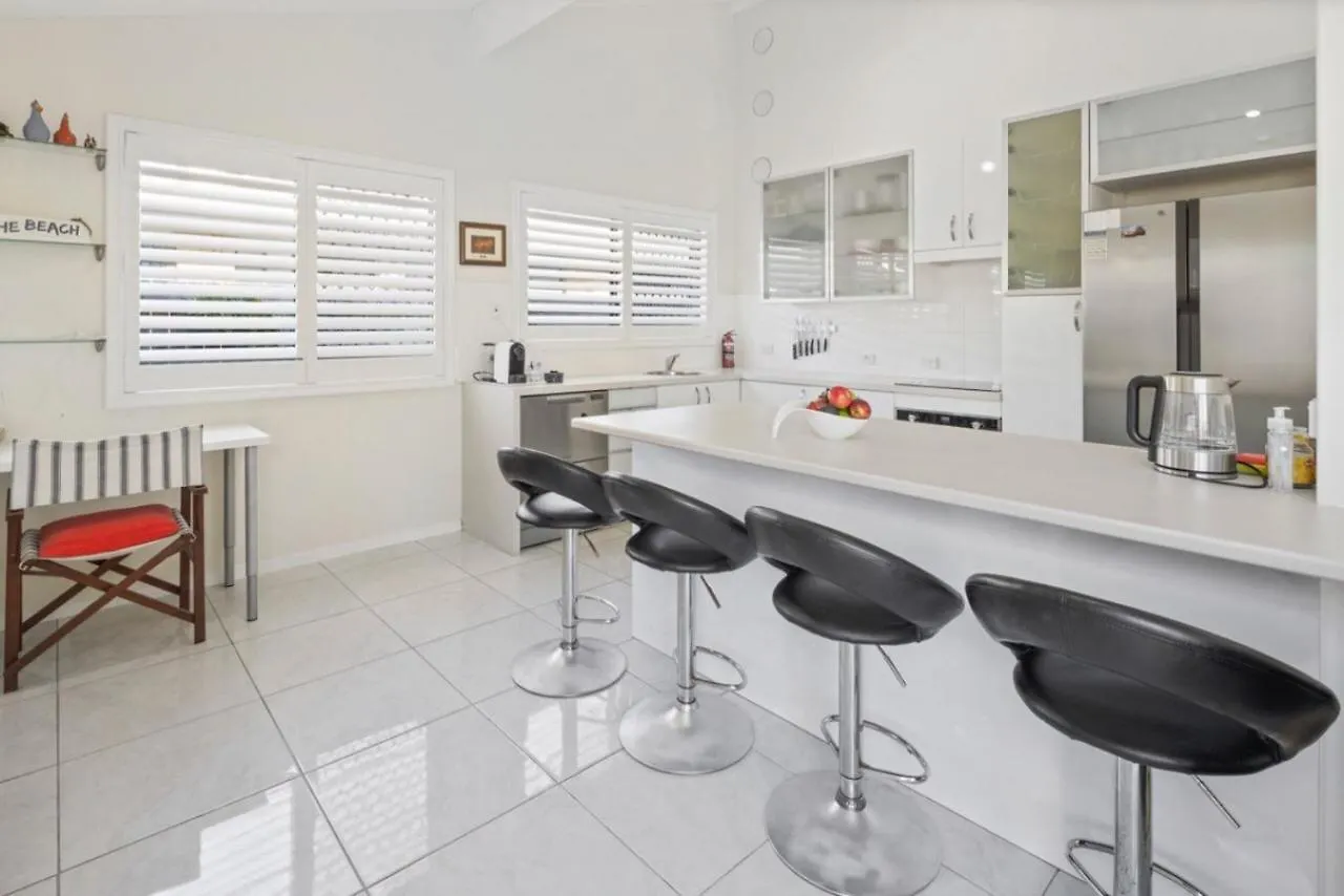 Coastal Retreat, Private, Wine, Netflix Apartment Buddina